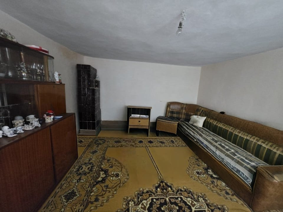 Casă cu teren generos, ideală pentru familie – la 10 min de Târgu Jiu