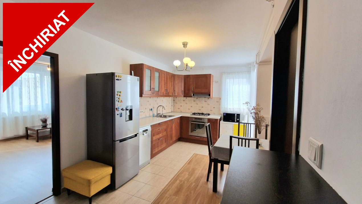 Apartament 3 camere spatios, curat in bloc solid cu parcare, Ozana
