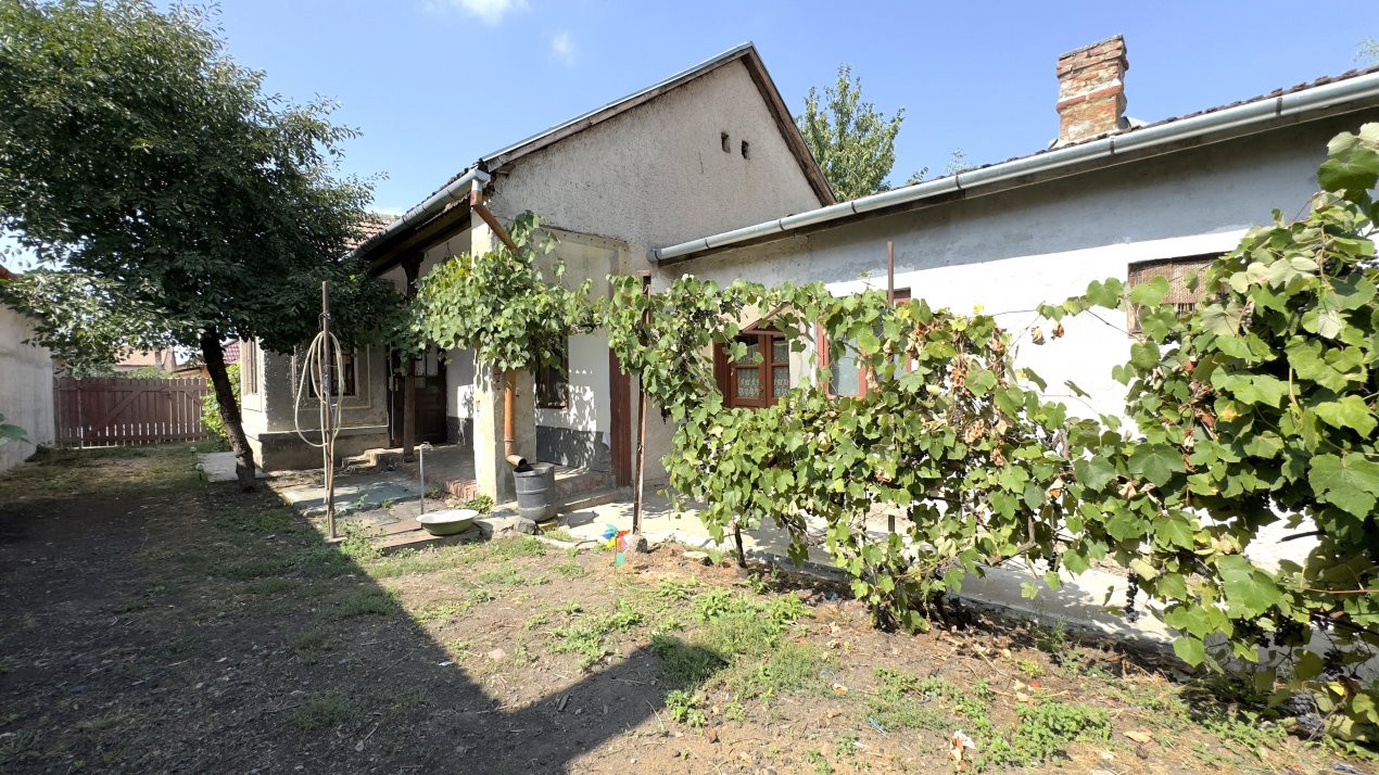 Casă 4 camere cu Teren 615 mp - Str. Mărășești Nr.62 – Carei