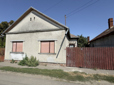 De vânzare Casă 4 camere cu Teren 615 mp - Str. Mărășești Nr.62 – Carei