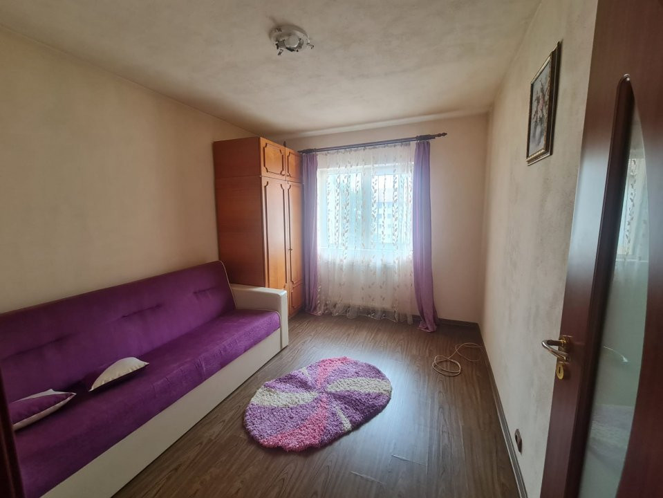 Vând apartament 3 camere, central