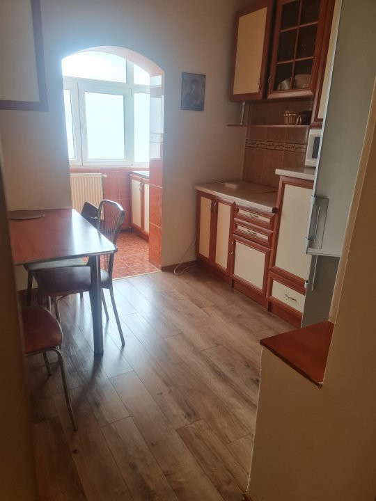 Vând apartament 3 camere, central