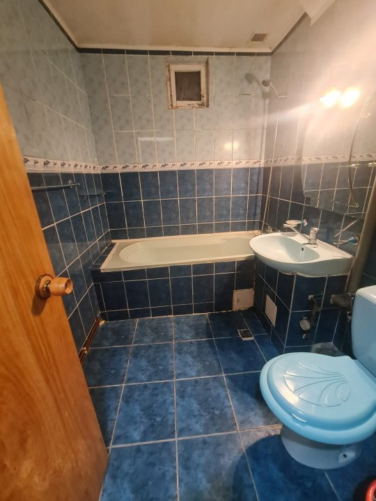 Vând apartament 3 camere, central