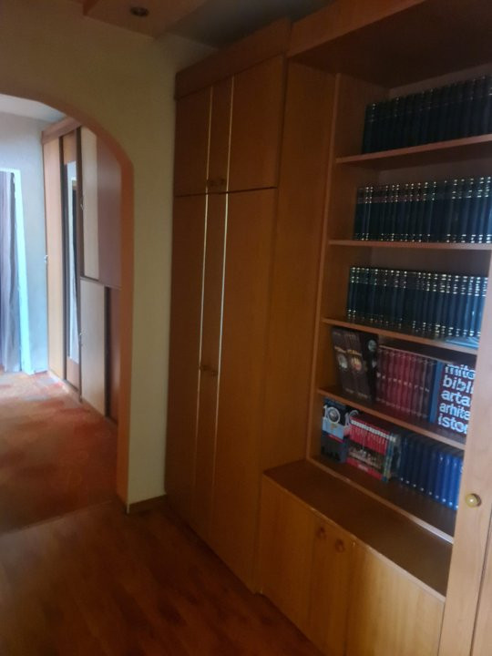 Vând apartament 3 camere, central