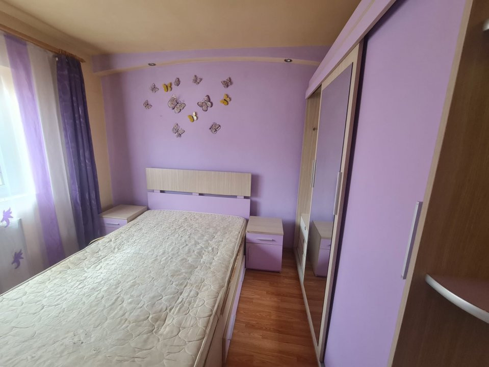 Vând apartament 3 camere, central