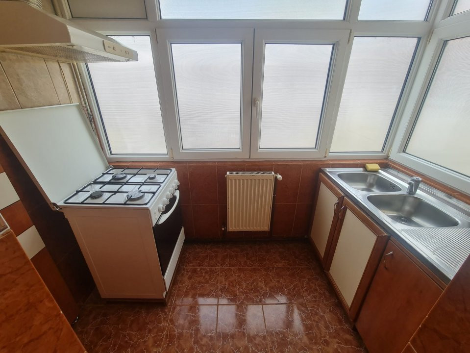 Vând apartament 3 camere, central