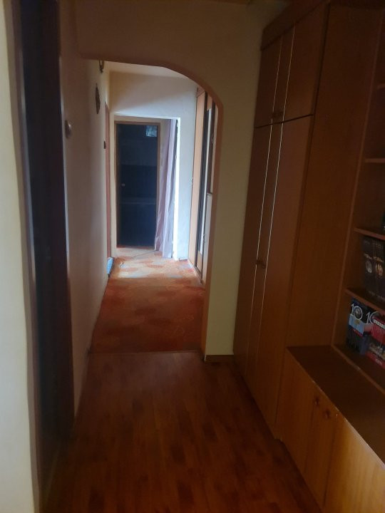 Vând apartament 3 camere, central
