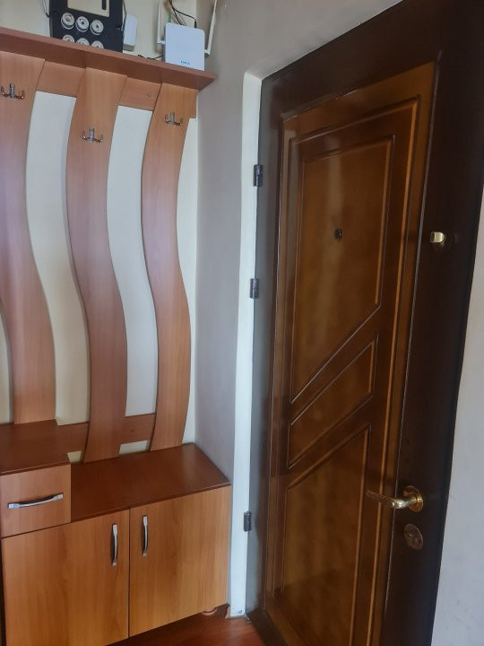 Vând apartament 3 camere, central