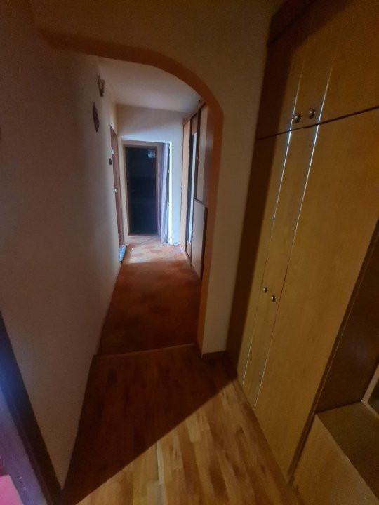 Vând apartament 3 camere, central