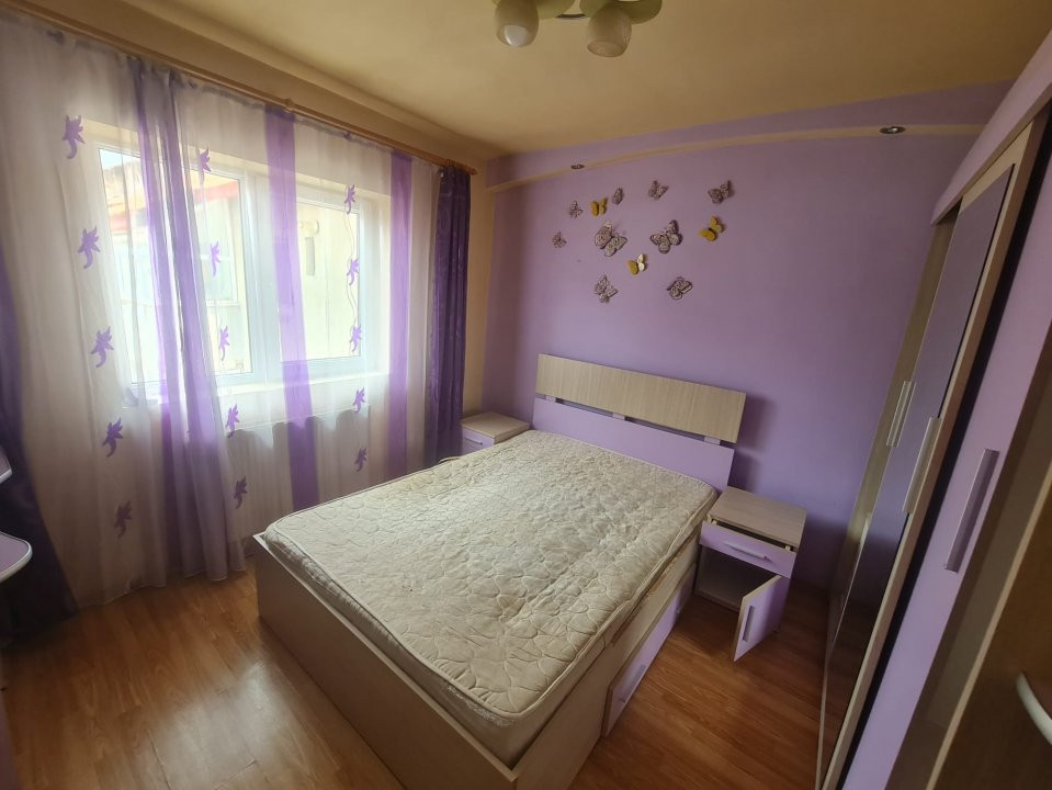 Vând apartament 3 camere, central