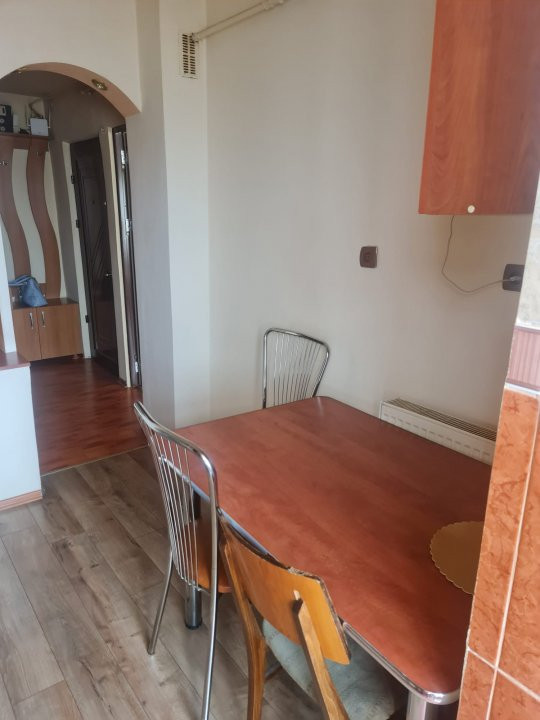 Vând apartament 3 camere, central