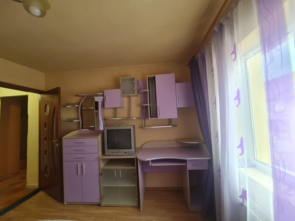 Vând apartament 3 camere, central