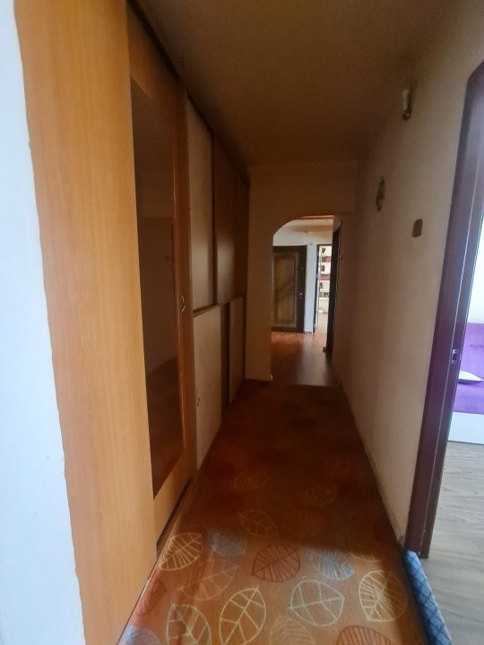 Vând apartament 3 camere, central