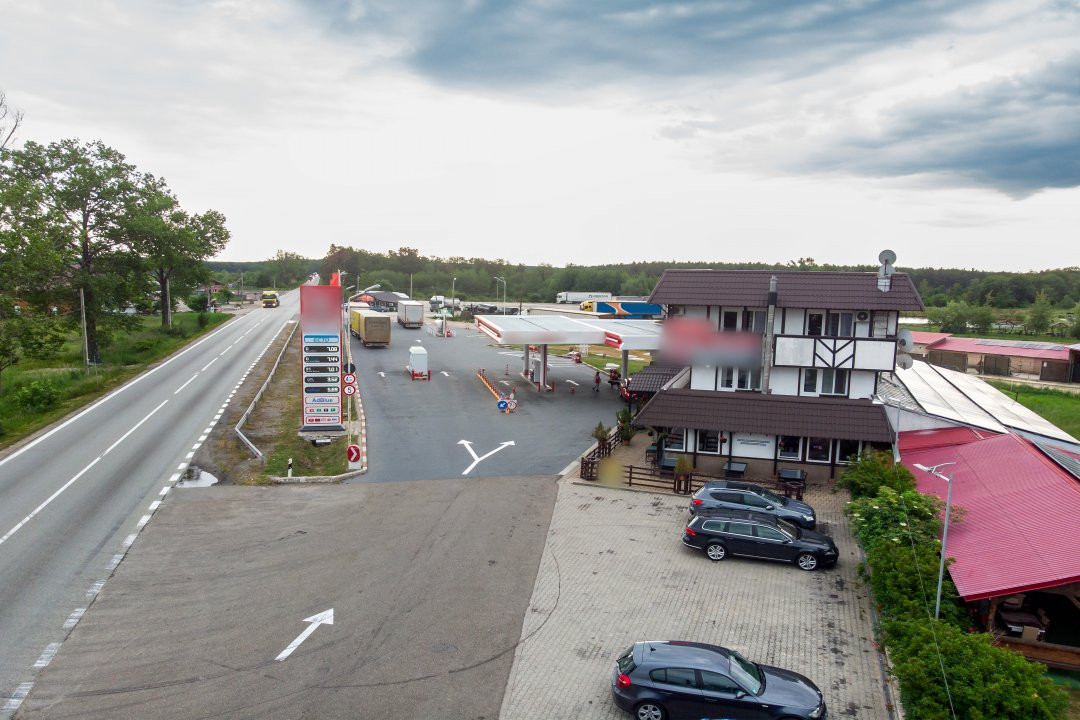 Motel, camping, piscina si lacuri de pescuit pe un teren de 49 285 mp