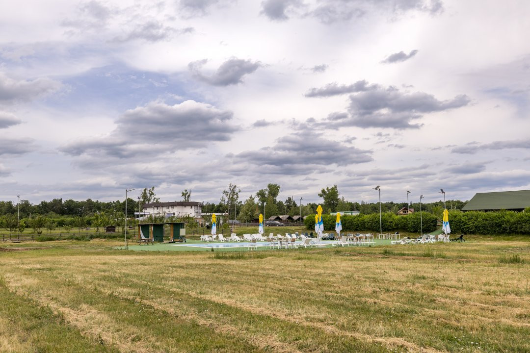 Motel, camping, piscina si lacuri de pescuit pe un teren de 49 285 mp