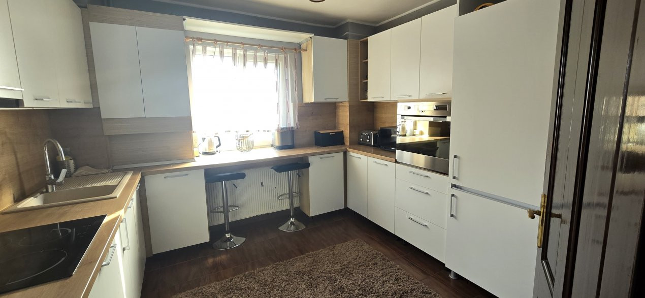 De Închiriat Casă 6 Camere