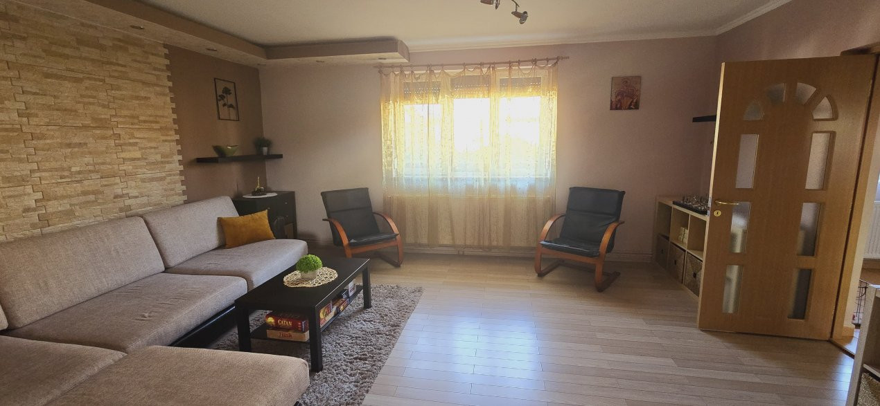De Închiriat Casă 6 Camere