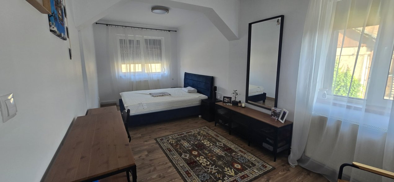 De Închiriat Casă 6 Camere