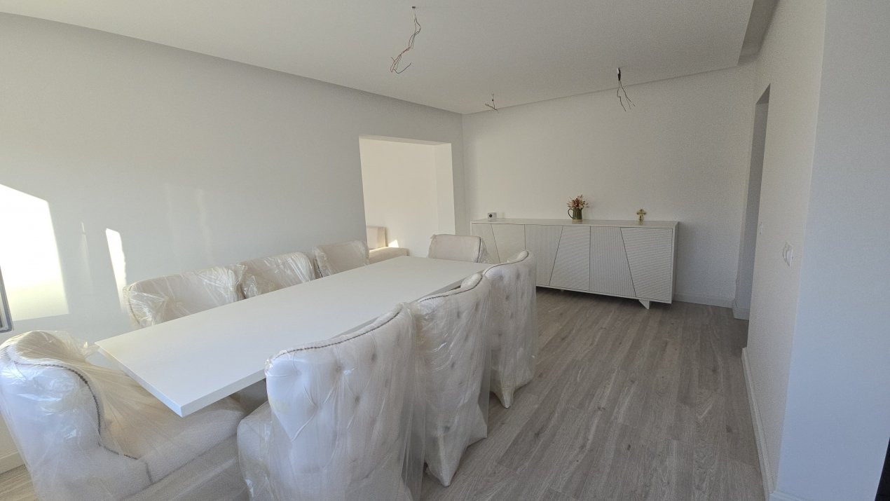De Vânzare apartament 5 Camere M16
