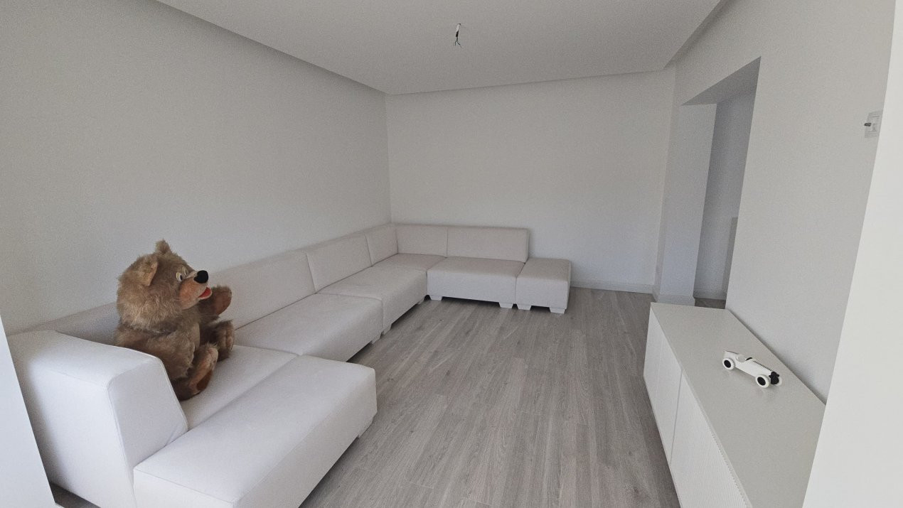 De Vânzare apartament 5 Camere M16
