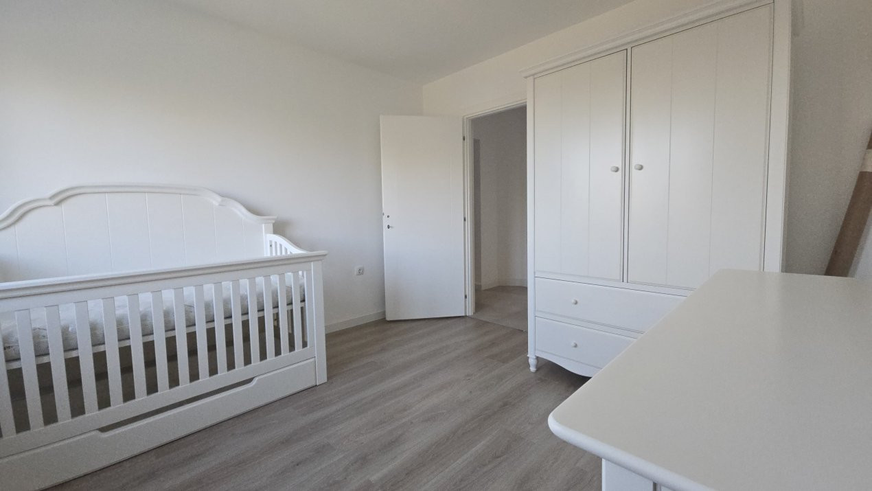De Vânzare apartament 5 Camere M16