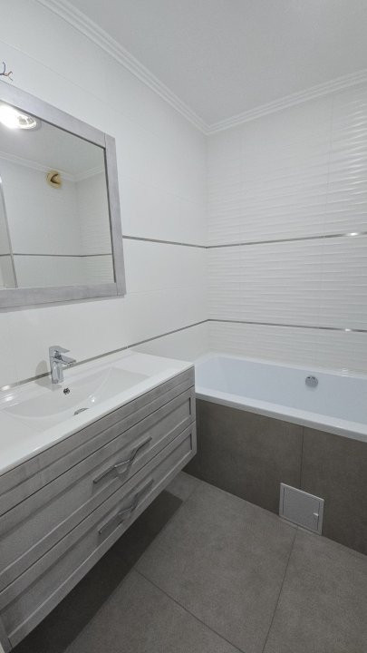 De Vânzare apartament 5 Camere M16