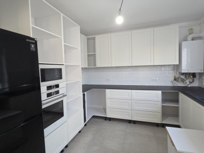 De Vânzare apartament 5 Camere M16