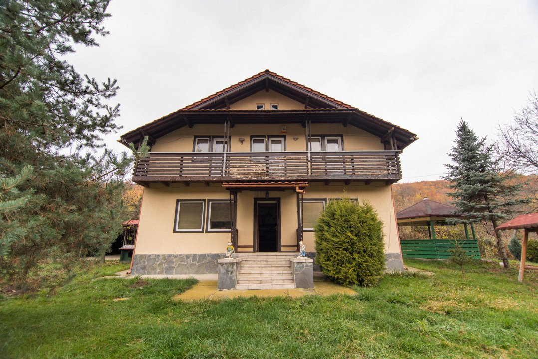 Proprietate deosebita cu vedere panoramica la 10 km de Mioveni. Comision 0%