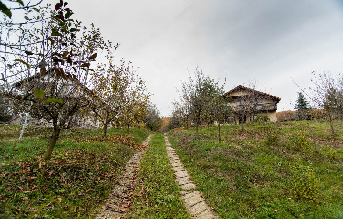 Proprietate deosebita cu vedere panoramica la 10 km de Mioveni. Comision 0%
