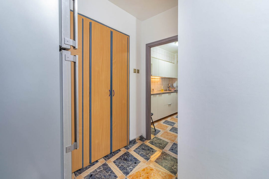 3 camere spatios Gorjului, et 2/10