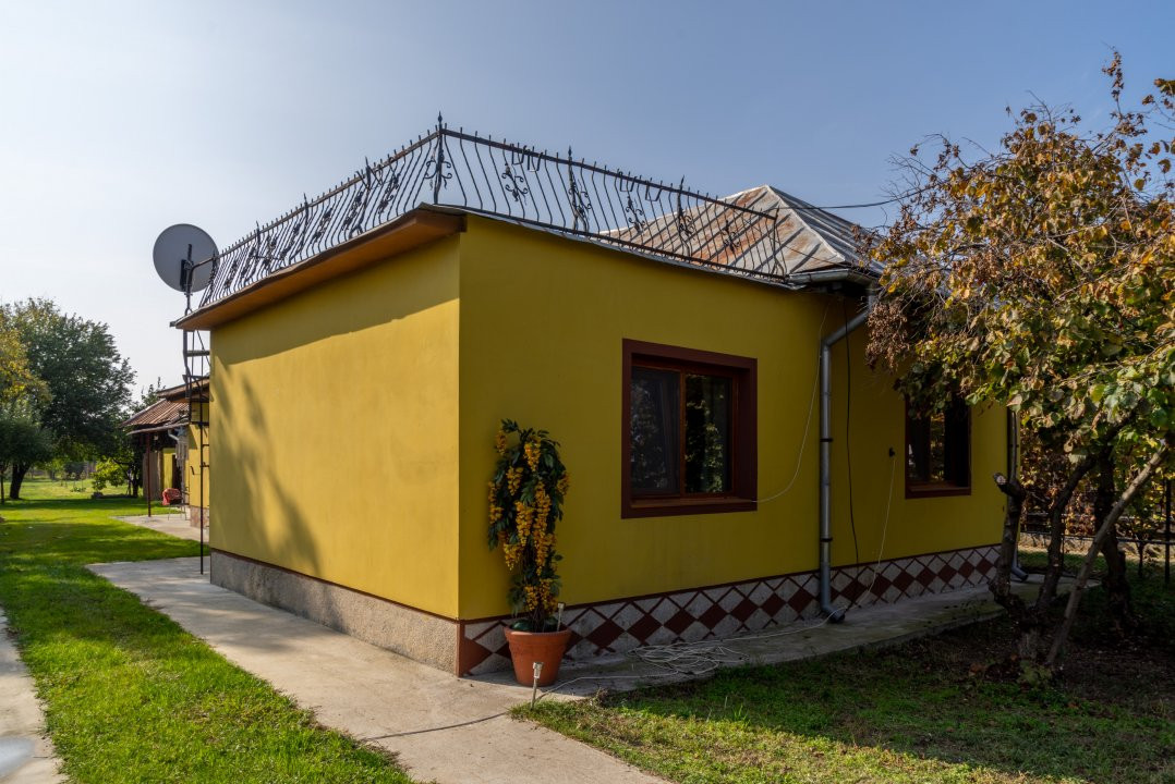 Casa pe parter cu teren generos - Topoloveni, Argeș