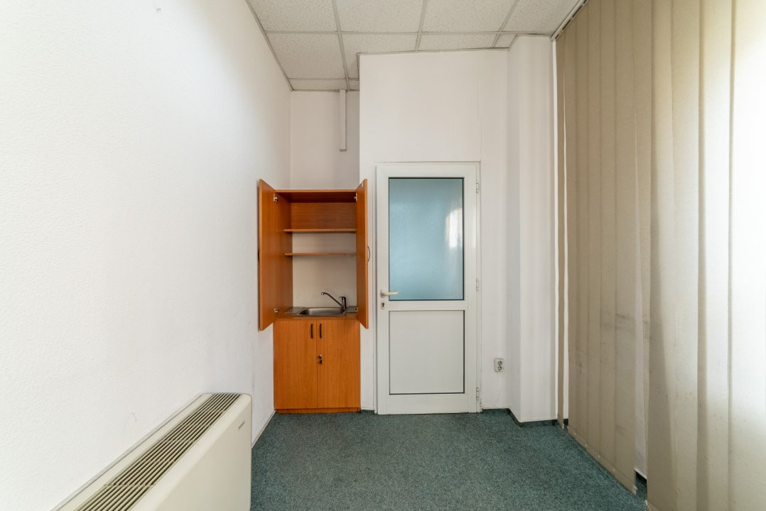 Spațiu situat pe cea mai circulată stradă din oraș - Bd. N. Bălcescu