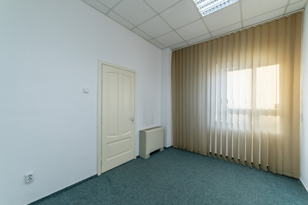 Spațiu situat pe cea mai circulată stradă din oraș - Bd. N. Bălcescu