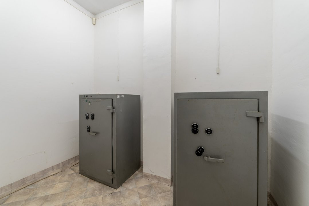 Spațiu situat pe cea mai circulată stradă din oraș - Bd. N. Bălcescu