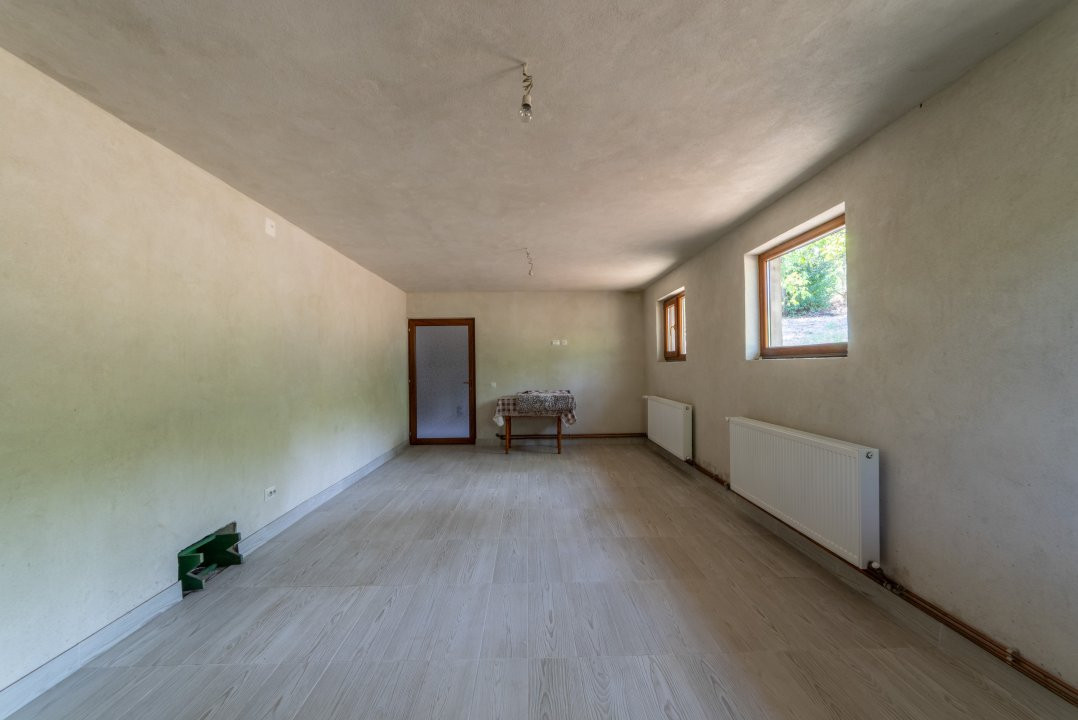 Casa  cu 4 camere in Sat Bujoi, Comuna Bogați+ Anexe + Teren 2693 mp