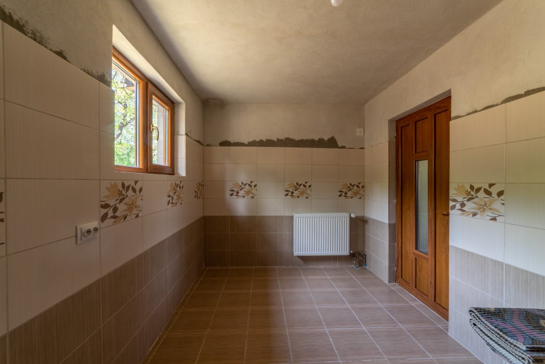 Casa  cu 4 camere in Sat Bujoi, Comuna Bogați+ Anexe + Teren 2693 mp