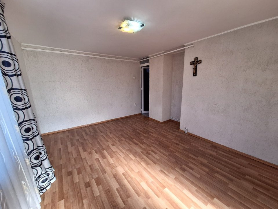 Inchiriere casa cu spatiu comercial Bascov deschidere DN7 