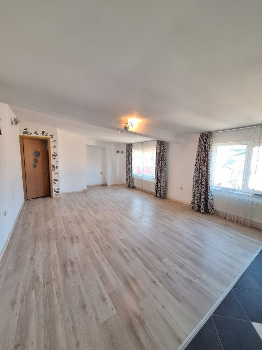 Inchiriere casa cu spatiu comercial Bascov deschidere DN7 