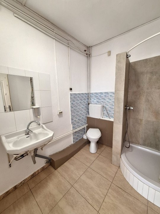 Inchiriere casa cu spatiu comercial Bascov deschidere DN7 