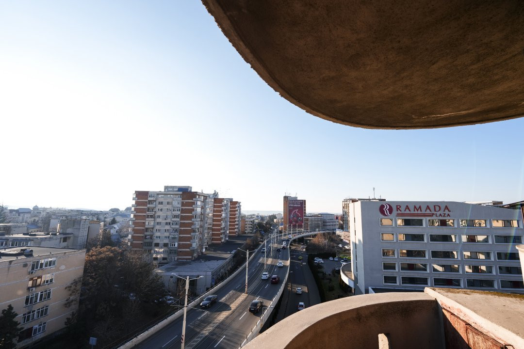 Apartament 4 camere - km 0, cu priveliste uimitoare