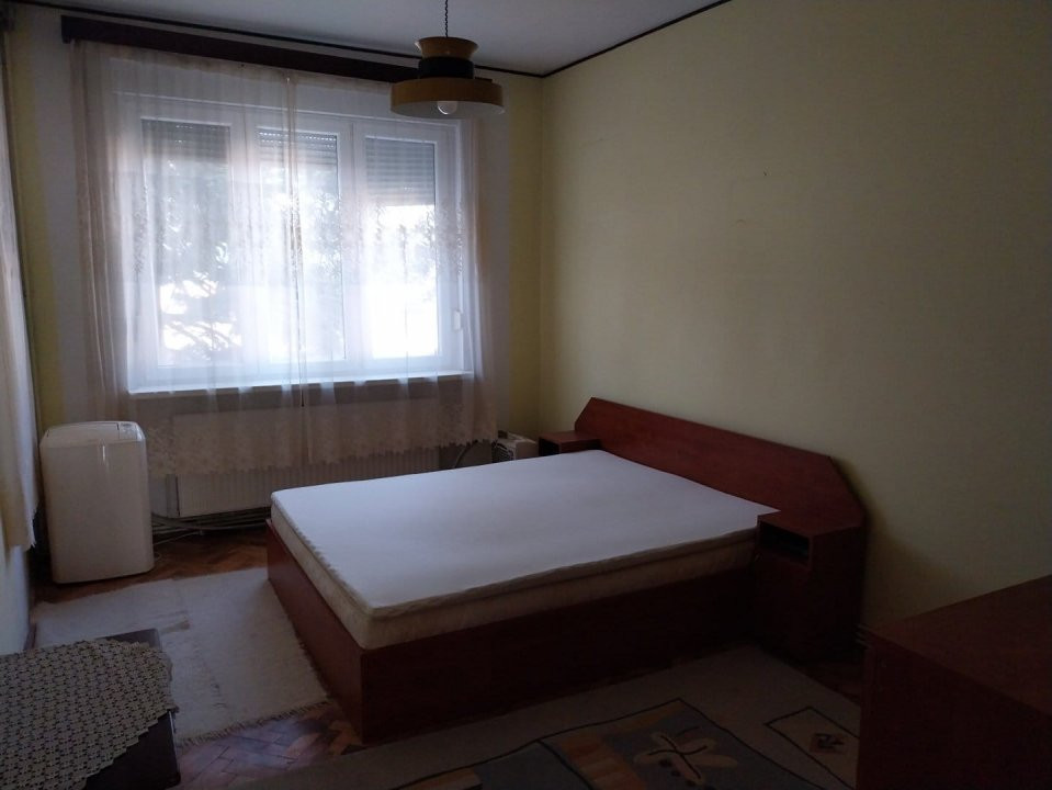 De Vânzare Apartament 3 camere Semicentral