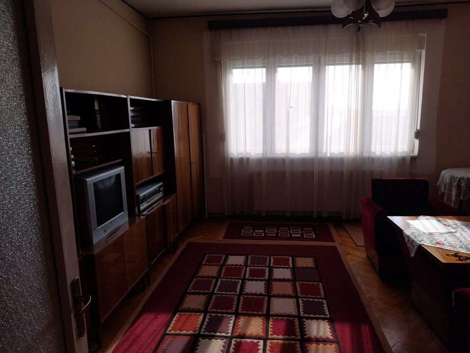 De Vânzare Apartament 3 camere Semicentral
