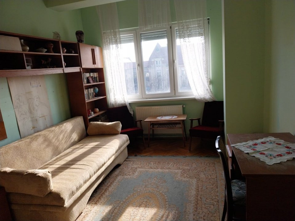 De Vânzare Apartament 3 camere Semicentral