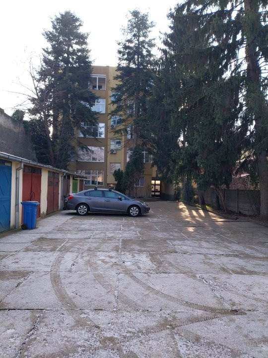 De Vânzare Apartament 3 camere Semicentral