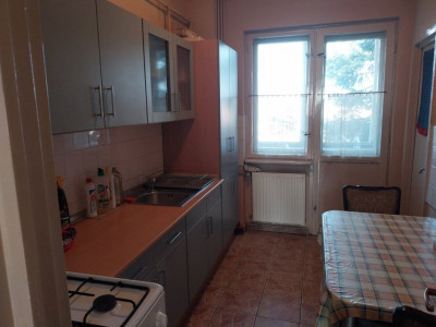 De Vânzare Apartament 3 camere Semicentral