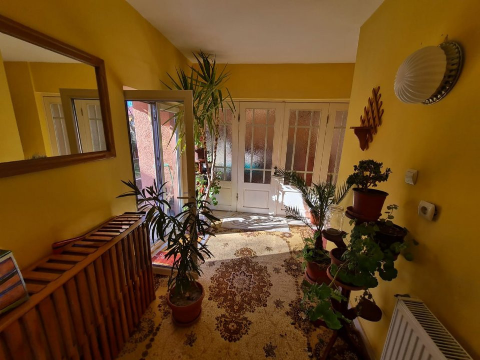 Casă / Vilă și teren în Curtișoara, ideală pentru pensiune /casă de vacanță