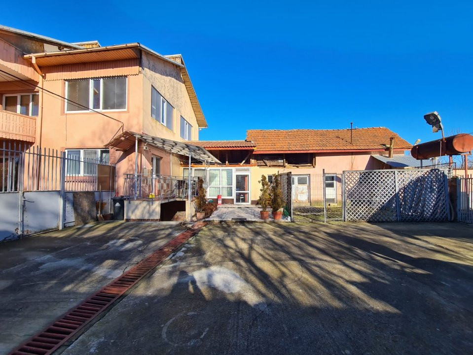 Casă / Vilă și teren în Curtișoara, ideală pentru pensiune /casă de vacanță