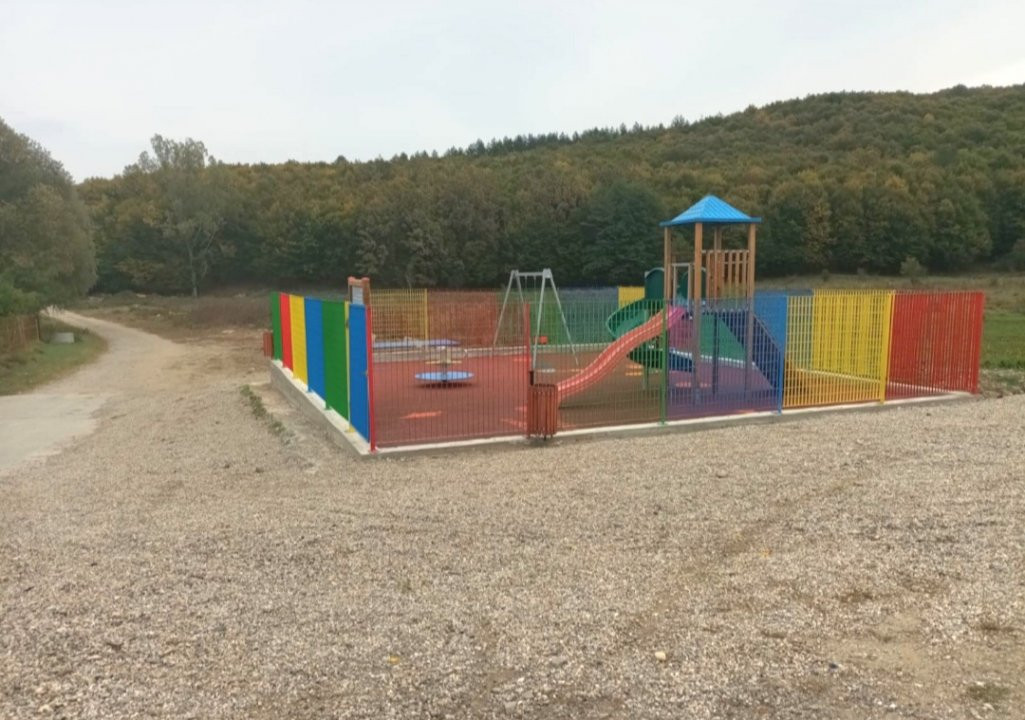 Teren intravilan Brăileni-Valea Ursului-langa padure, zona de agrement si BBQ 