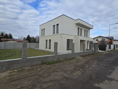 Casa 4 camere P+1