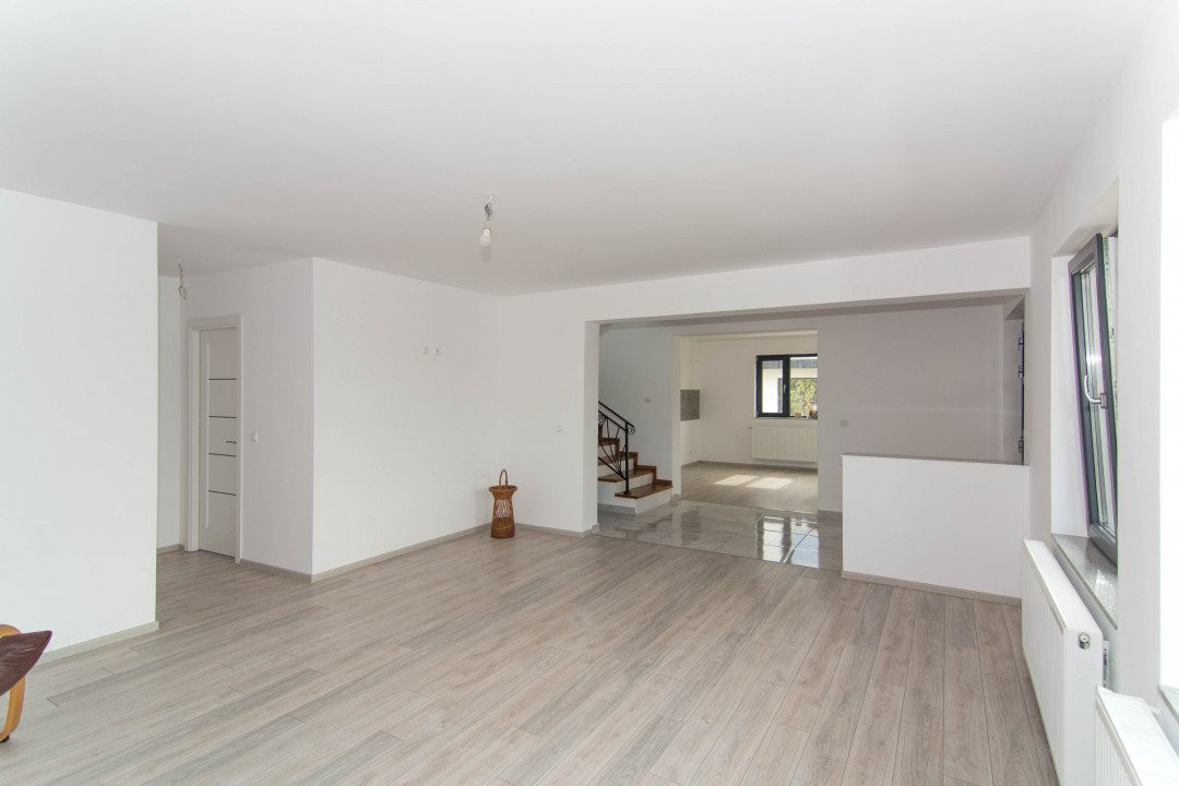 Vila deosebita 4 camere in Mioveni - Comision 0%